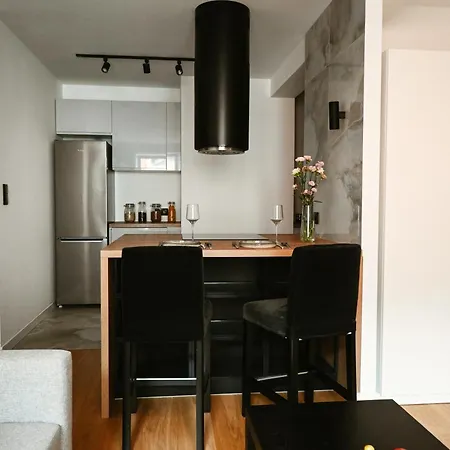 Apartment By The River Ii *